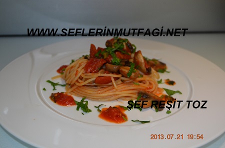 Mantar soslu spagetti makarna