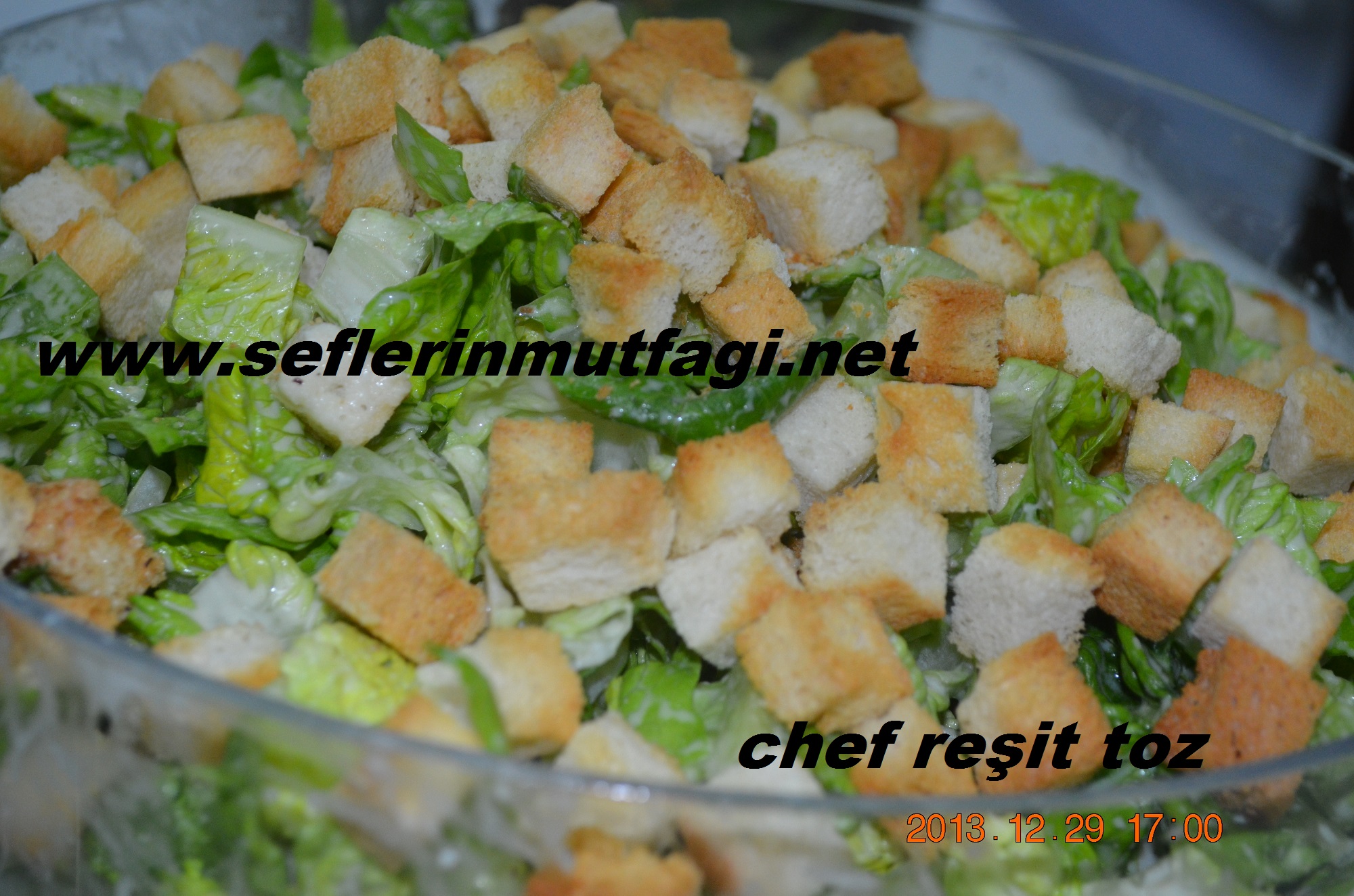 Tavuklu sezar salata