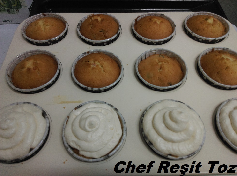 Meyveli cupcake