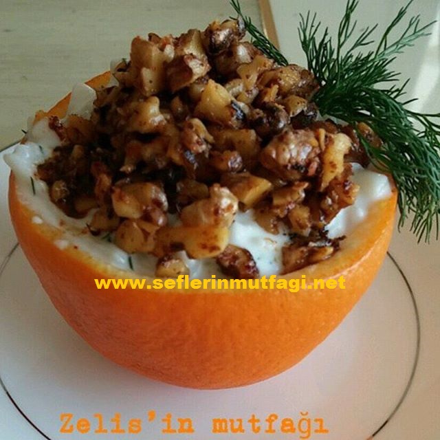 TAVUKLU CEVİZLİ PORTAKALLI ERİŞTE SALATASI