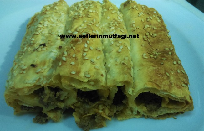 Kıymalı tepsi böreği tarifi-kıymalı börek tarifi-börek tarifleri