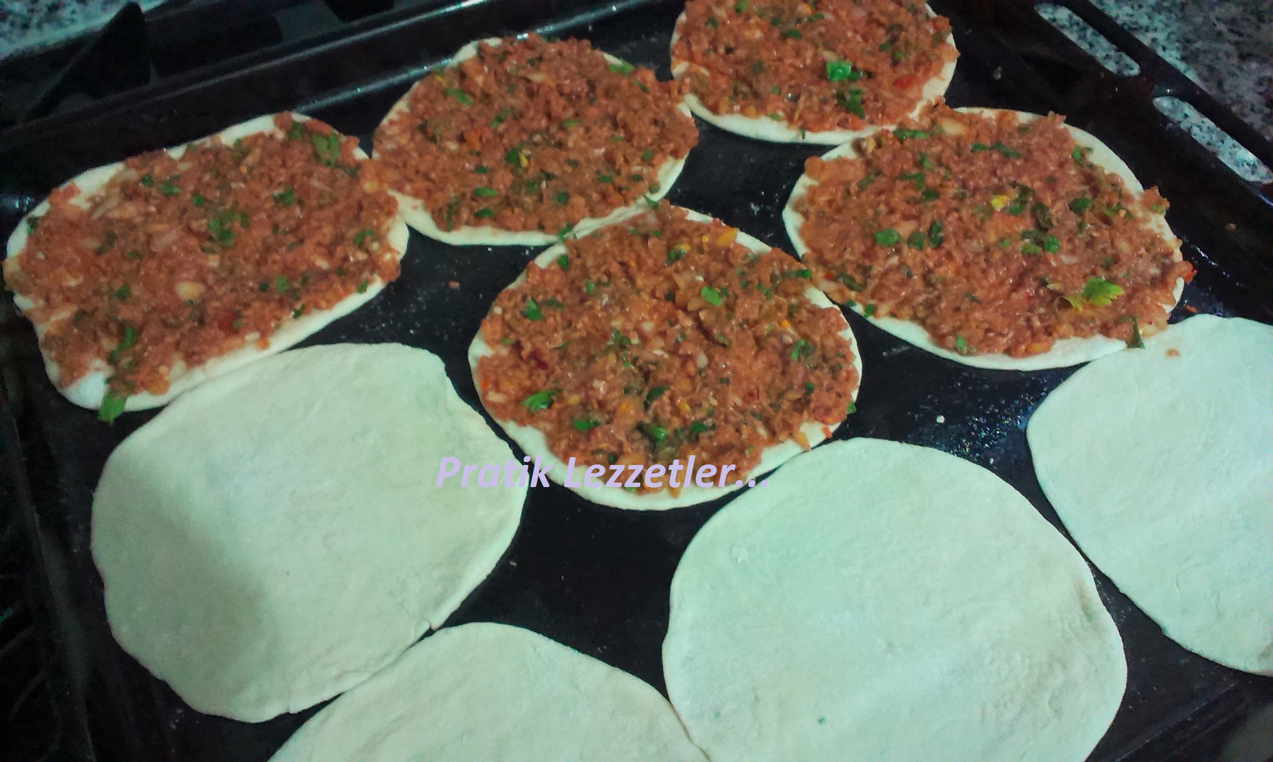 Ev Lahmacunu ( fındık lahmacun) Tarifi