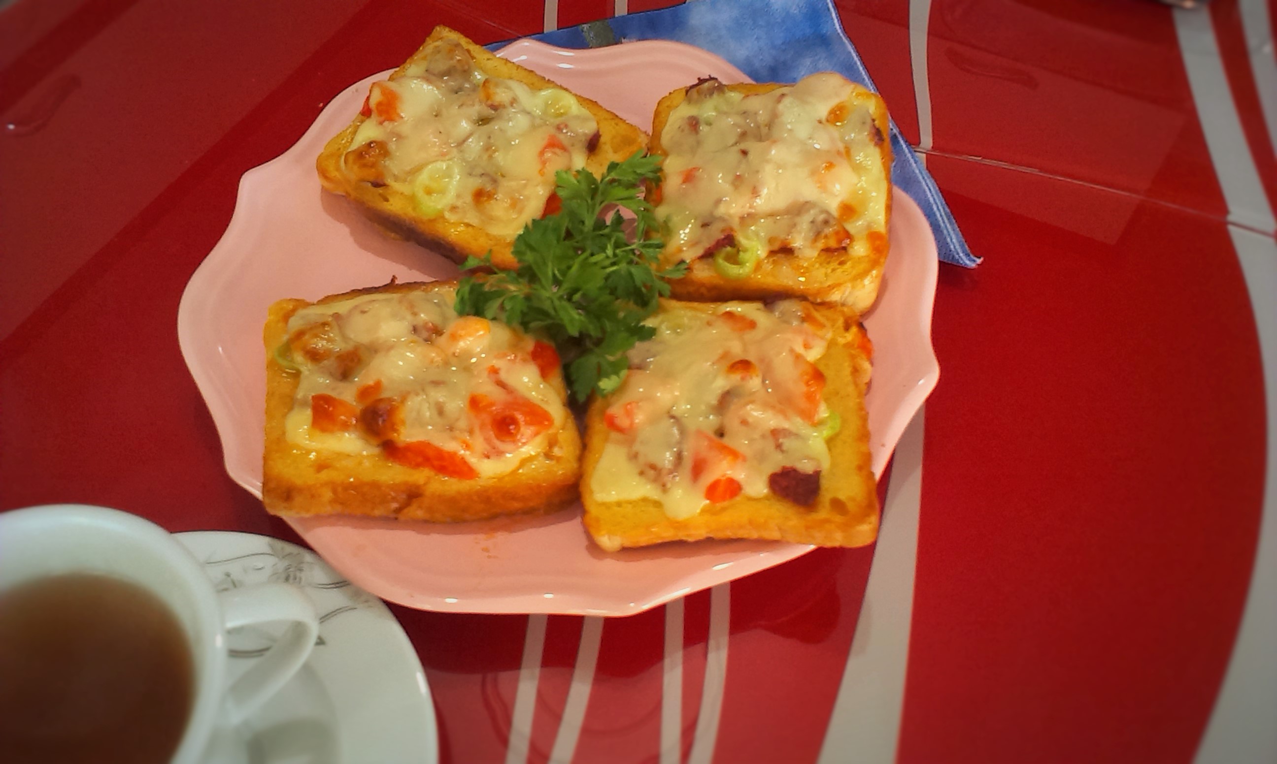 Kahvaltılık Tost ekmeği Pizzaları